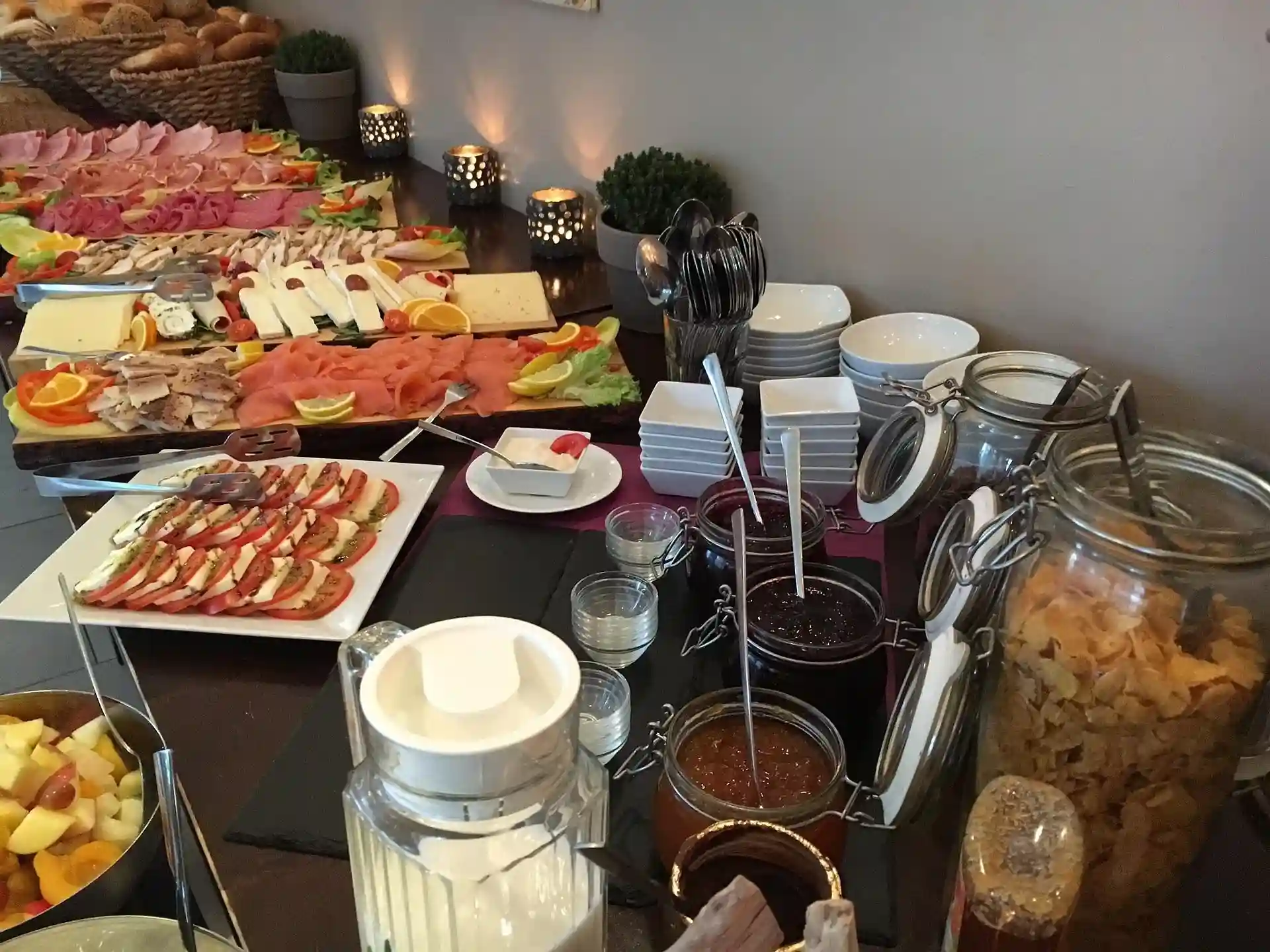 Buffet de brunch gourmand préparé par Délise Traiteur